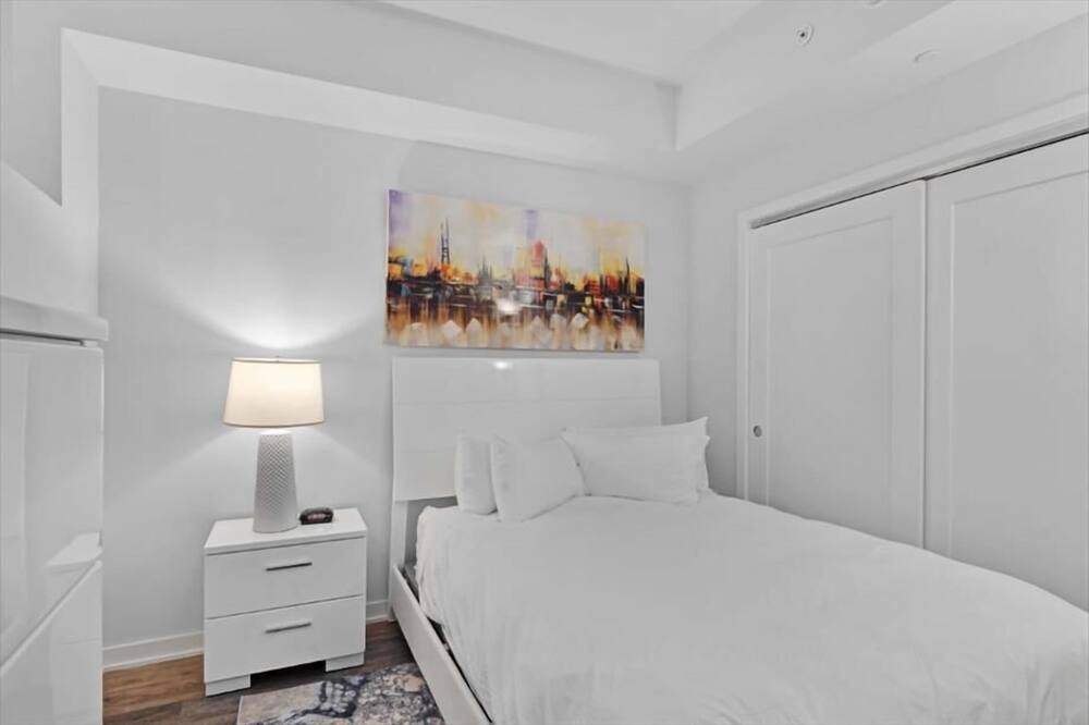 Photo of Others in Central-Maverick Square - Paris Street