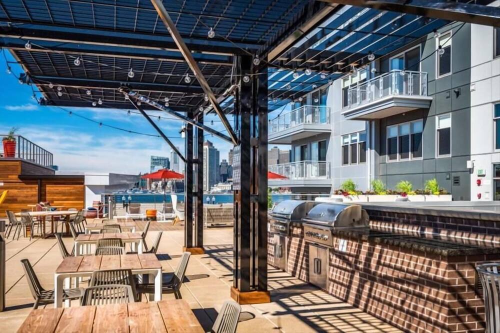 Photo of Others in Central-Maverick Square - Paris Street