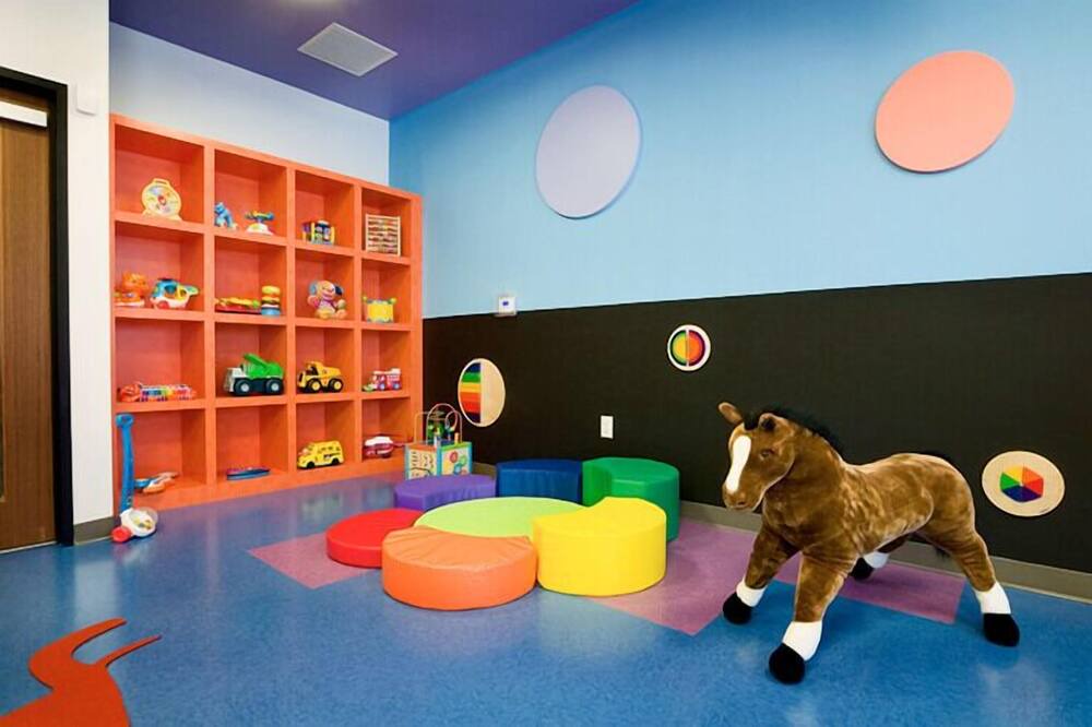 Photo of Others in Central-Maverick Square - Paris Street