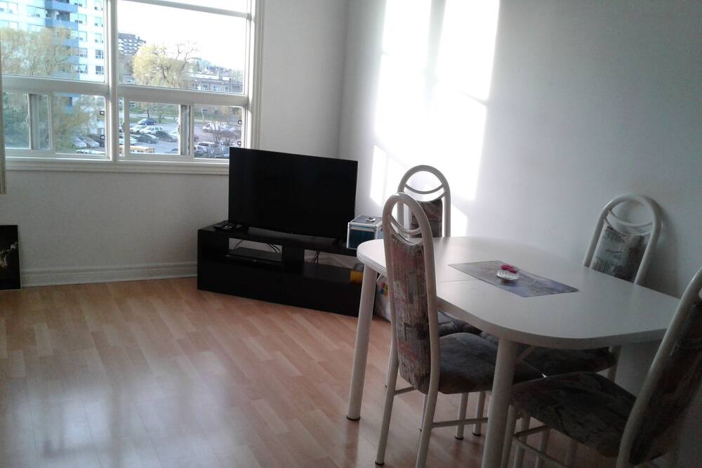 Photo of Livingroom in Brookhaven - Amesbury