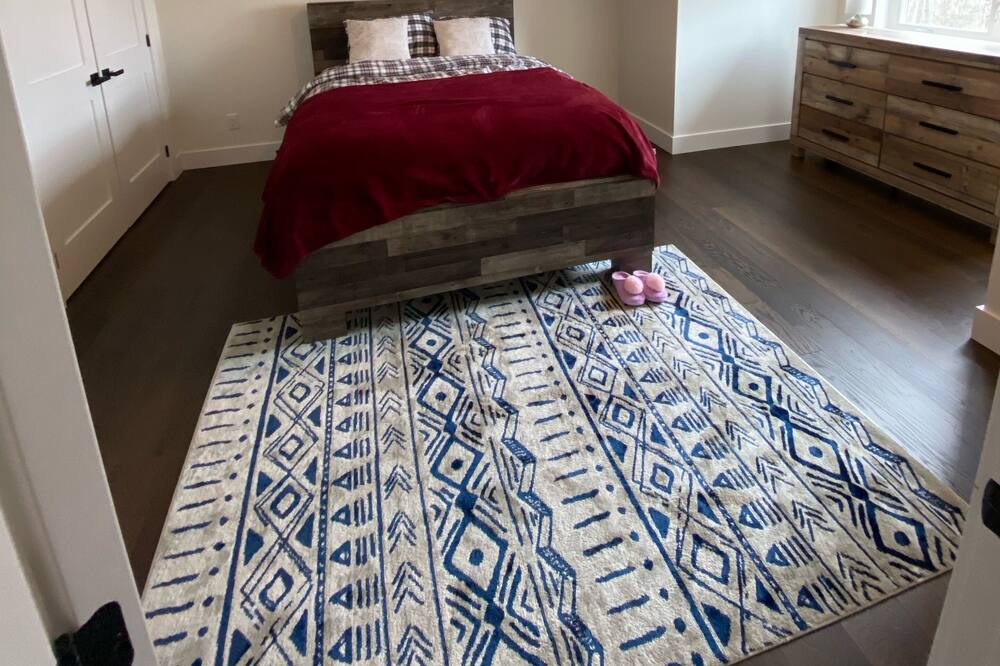 Photo of Bedroom in Lake of Bays