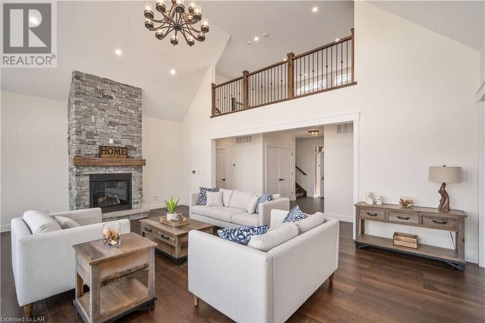 Photo of Livingroom in Lake of Bays