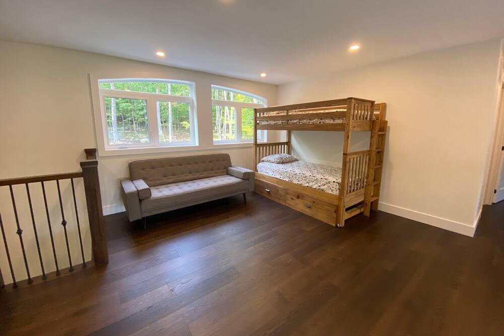 Photo of Bedroom in Lake of Bays