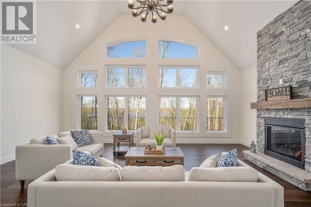 Photo of Livingroom in Lake of Bays