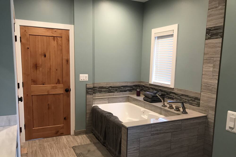 Photo of Bathroom in Curtis