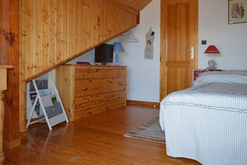 Photo of Bedroom in Pyrenees 2000