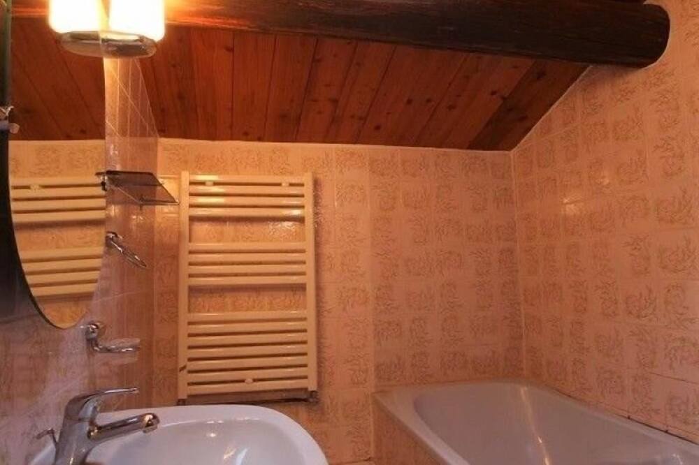Photo of Bathroom in Saint-Julien-des-Chazes