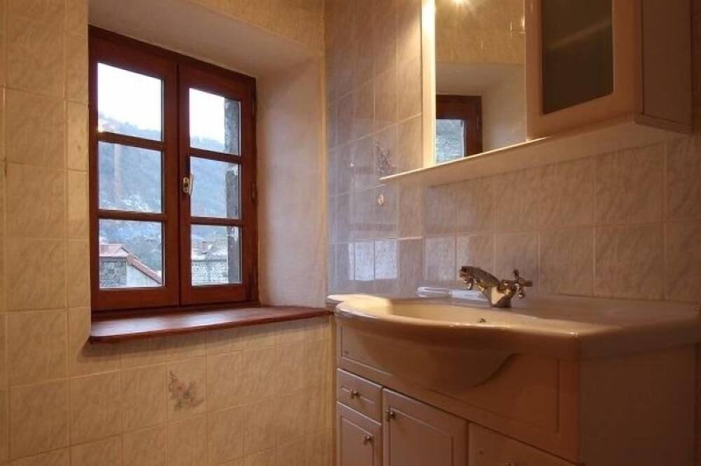 Photo of Bathroom in Saint-Julien-des-Chazes