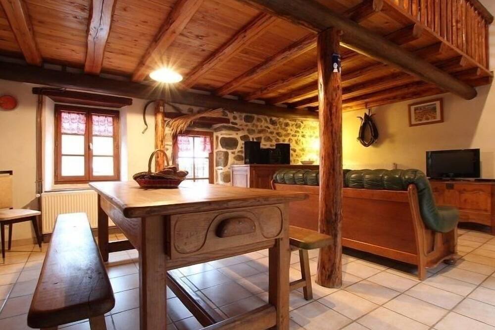 Photo of Livingroom in Saint-Julien-des-Chazes