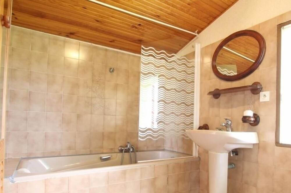 Photo of Bathroom in Auzon Communaute
