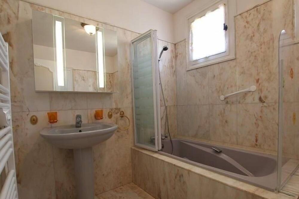 Photo of Bathroom in Arsac-en-Velay