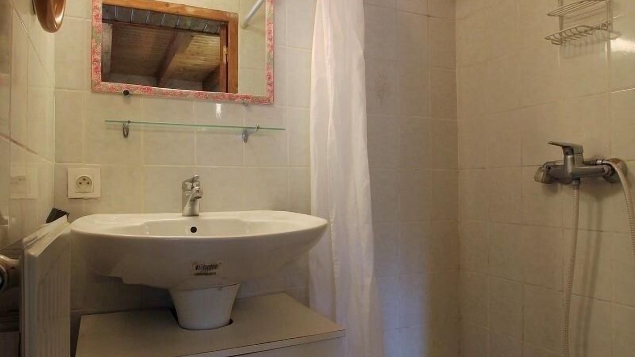Photo of Bathroom in Saint-Cirgues