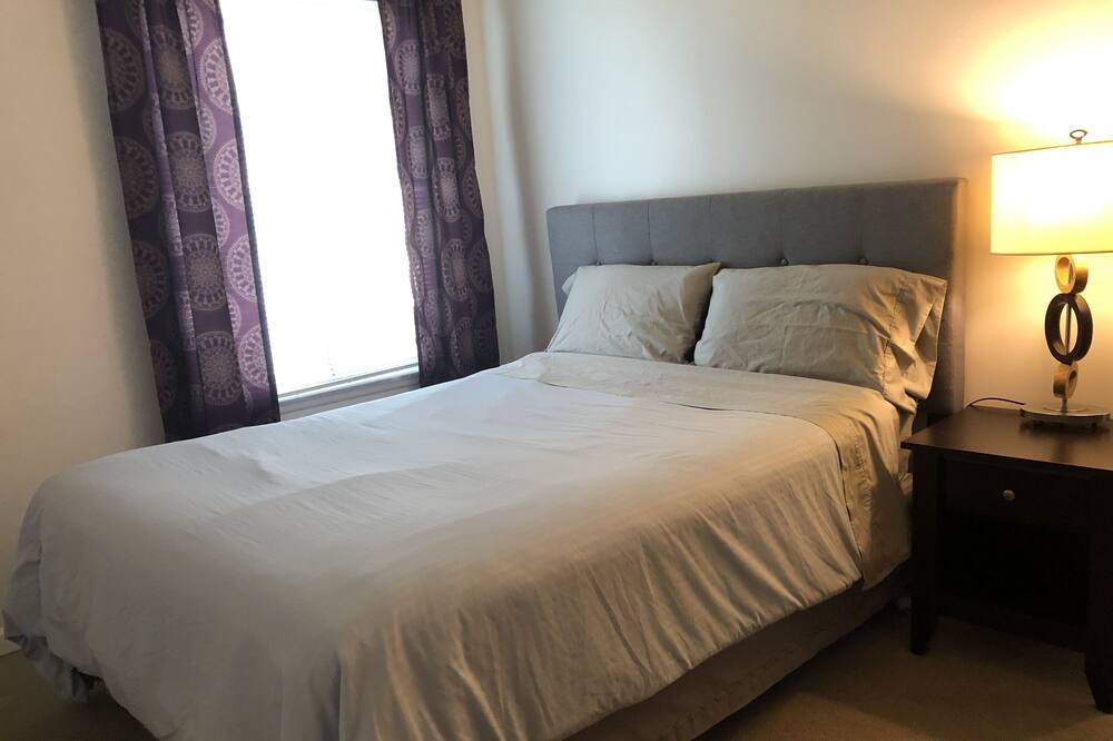 Photo of Bedroom in Maple Heights