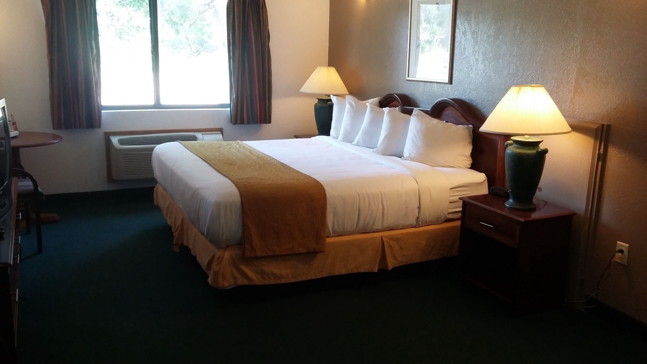 Photo of Bedroom in Newberry