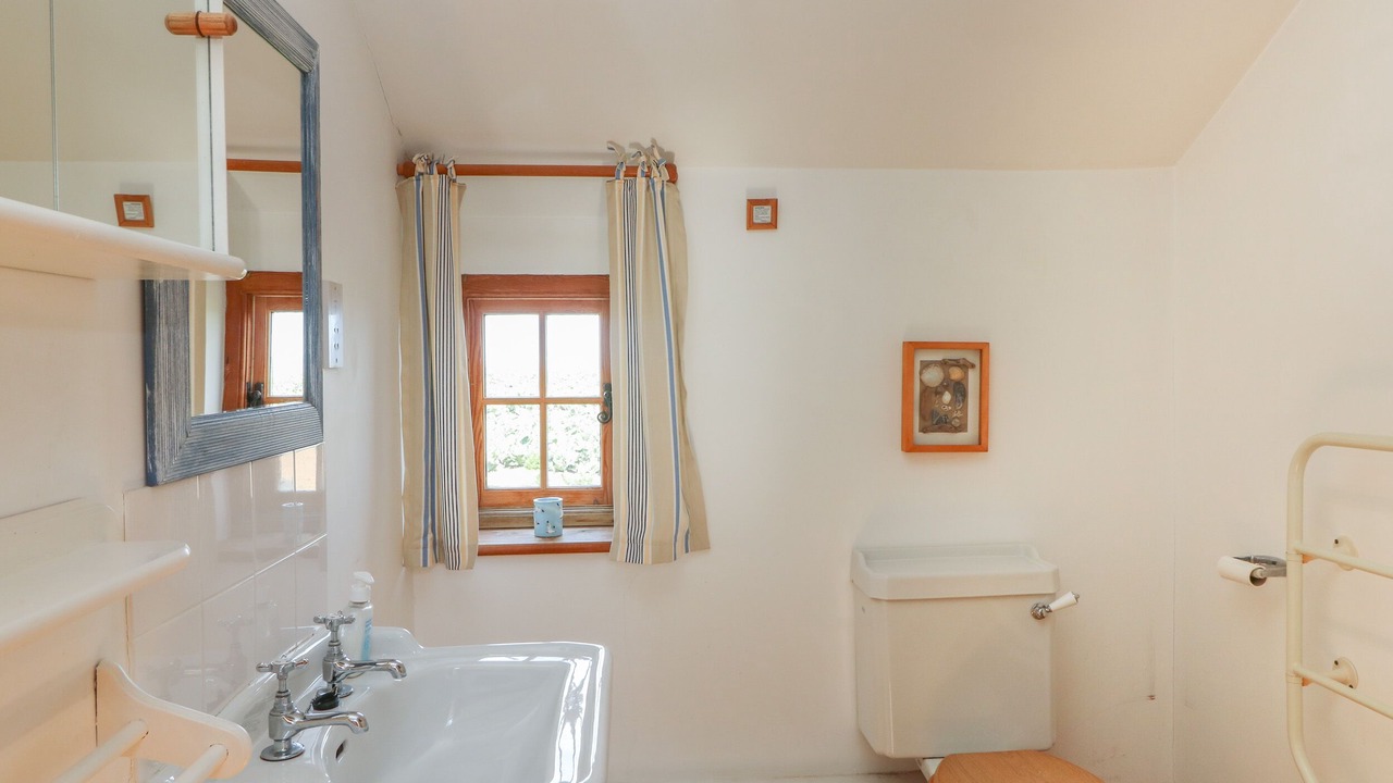 Photo of Bathroom in Helford Passage