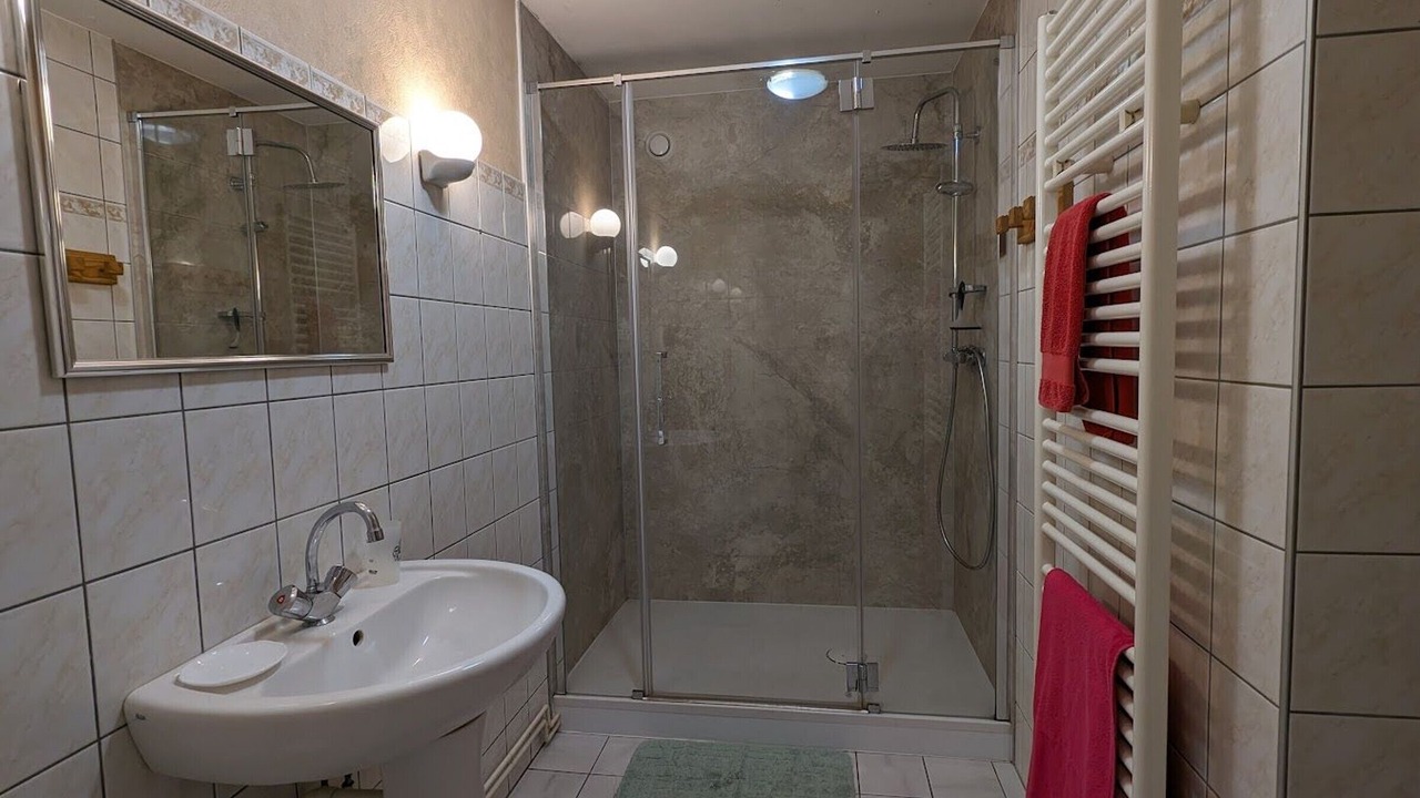 Photo of Others in Esley