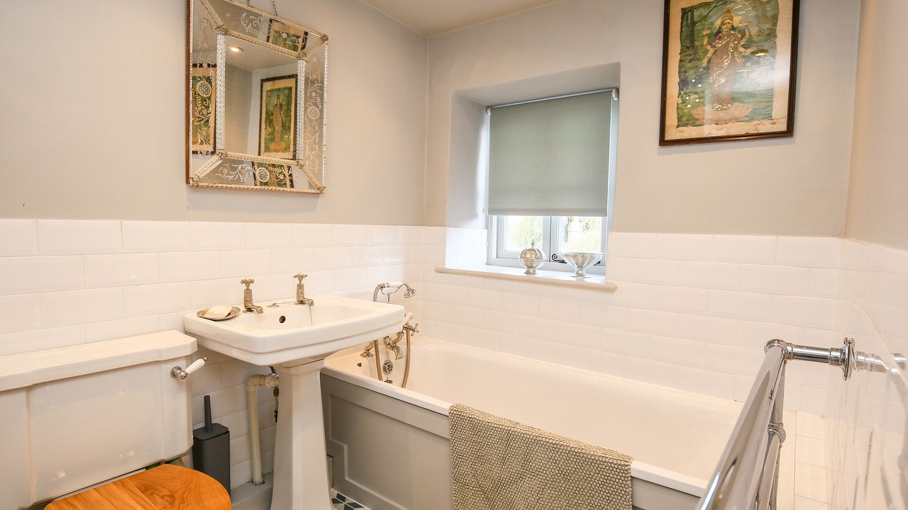 Photo of Bathroom in Coln St Aldwyns