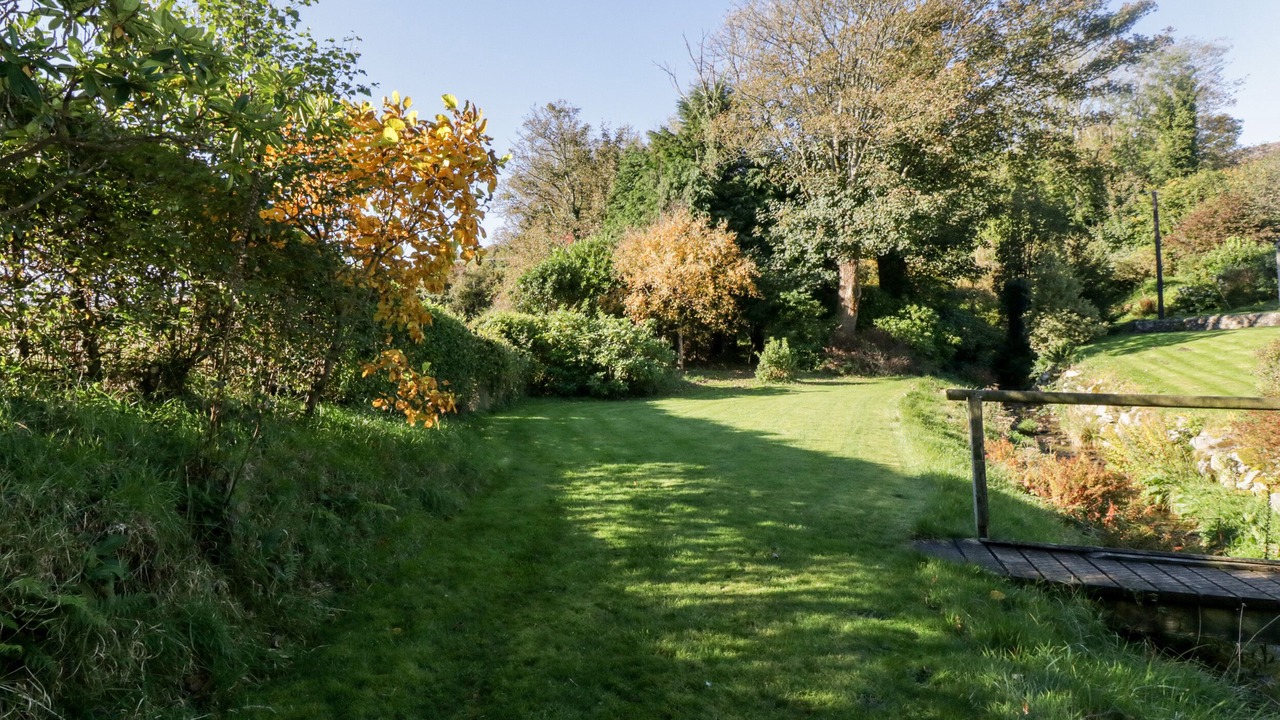 Photo of Others in Bankend