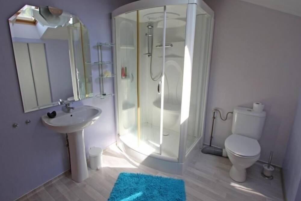 Photo of Bathroom in Nayemont-les-Fosses