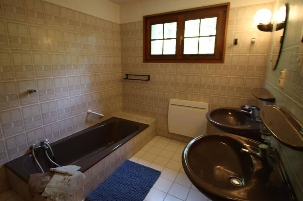 Photo of Bathroom in Nayemont-les-Fosses
