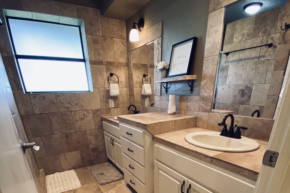 Photo of Bathroom in Alvarado