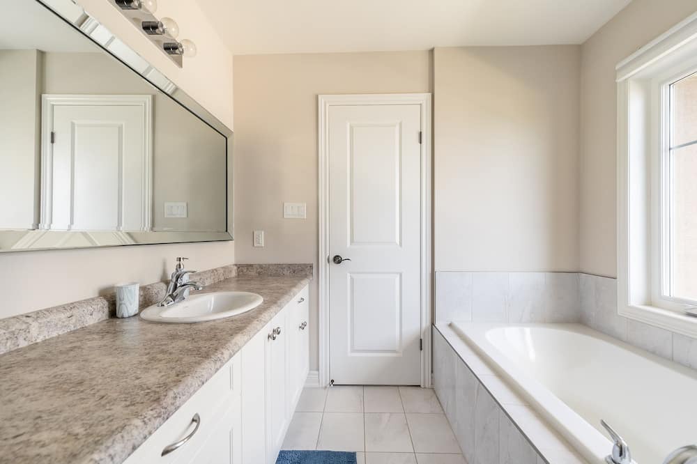 Photo of Bathroom in Stoney Creek