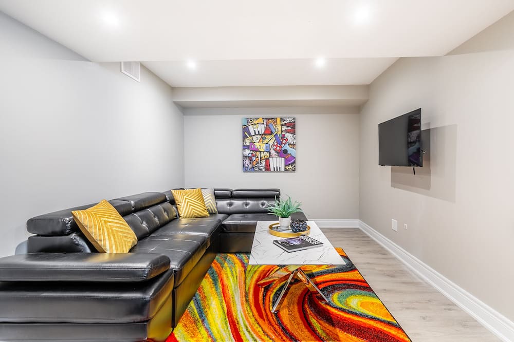 Photo of Livingroom in Stoney Creek