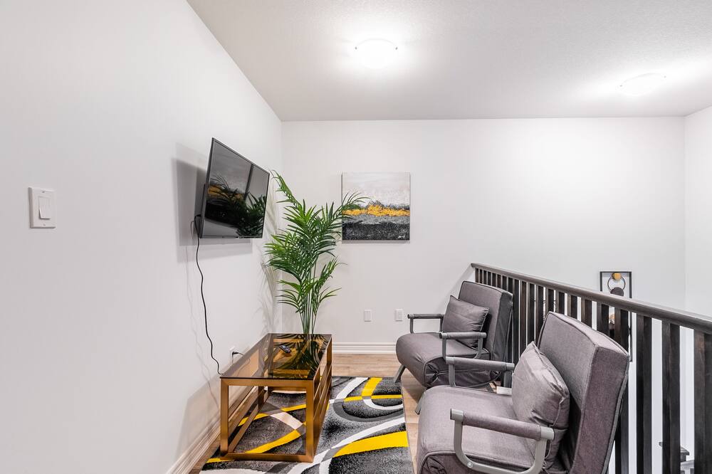 Photo of Livingroom in Stoney Creek