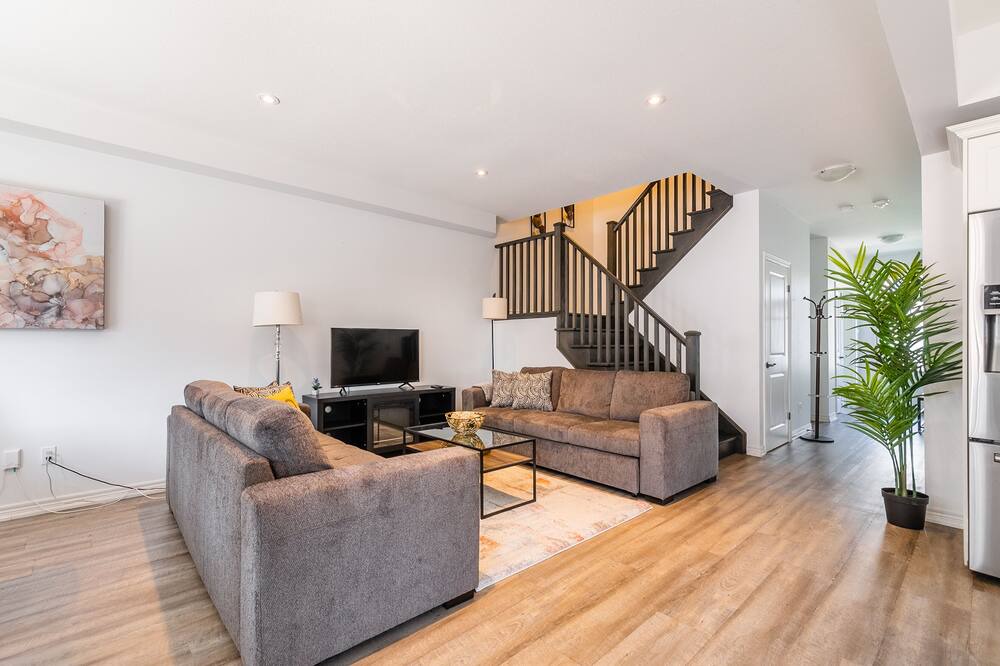 Photo of Livingroom in Stoney Creek