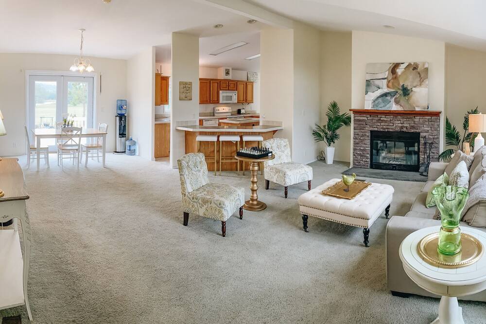 Photo of Livingroom in Nashoba