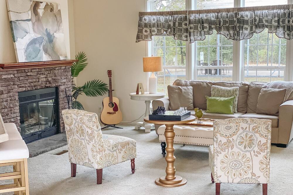 Photo of Livingroom in Nashoba