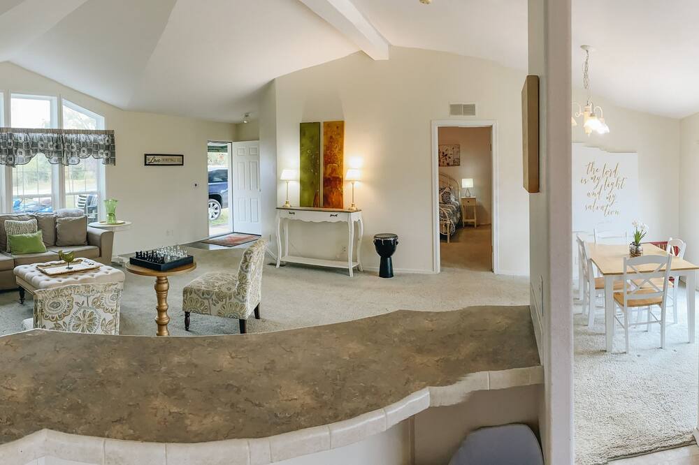 Photo of Livingroom in Nashoba