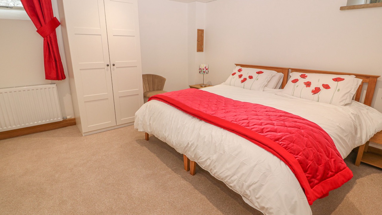 Photo of Others in Saddleworth