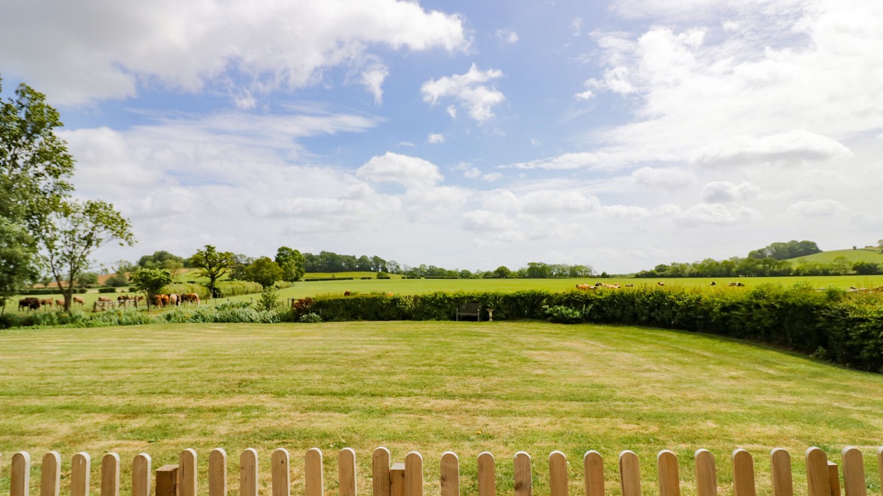 Photo of Others in Hellidon