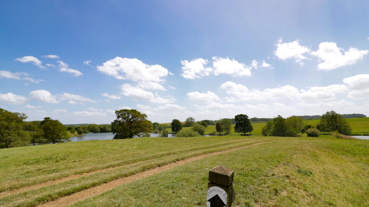 Photo of Others in Hellidon