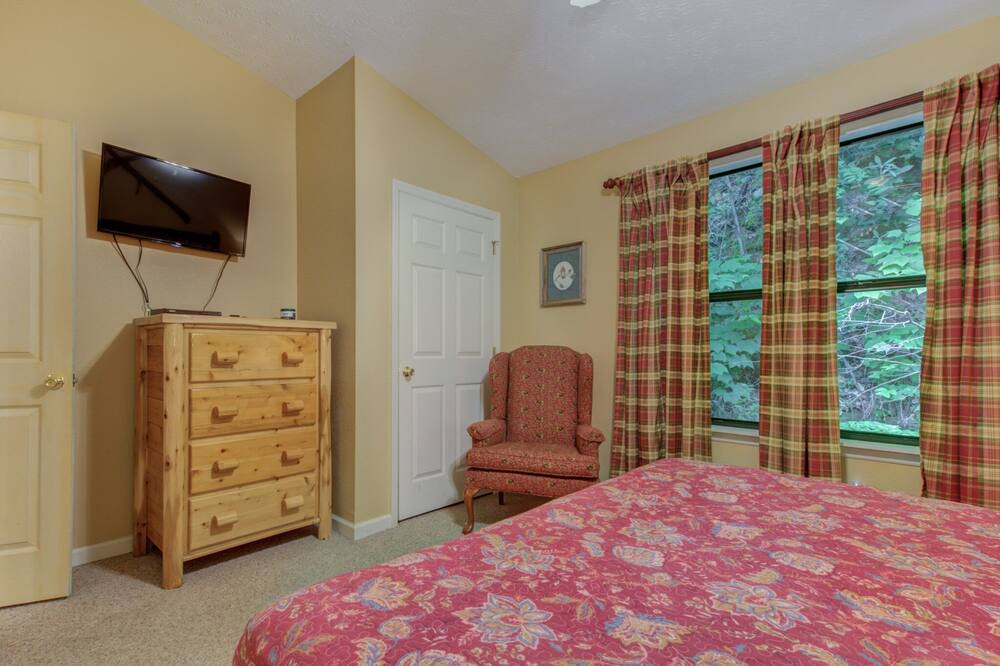 Photo of Bedroom in Chalet Village
