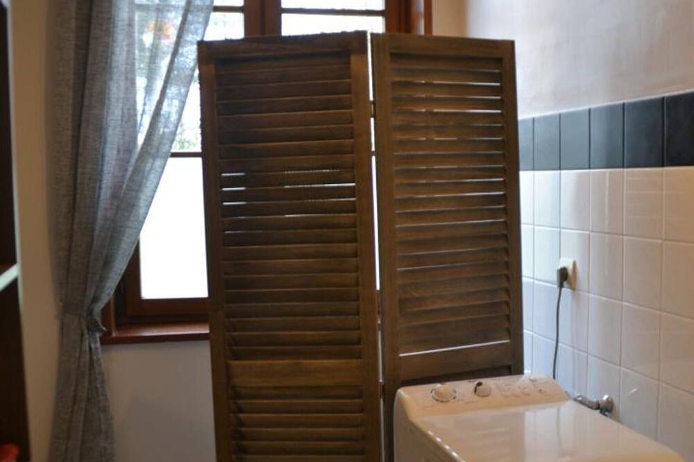 Photo of Bathroom in Saint-Leonard