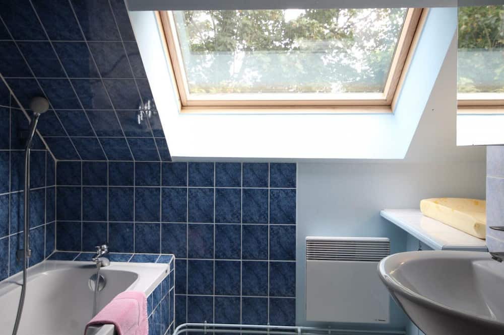 Photo of Bathroom in Saint-Leonard