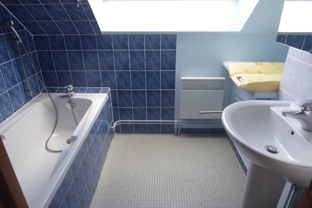 Photo of Bathroom in Saint-Leonard