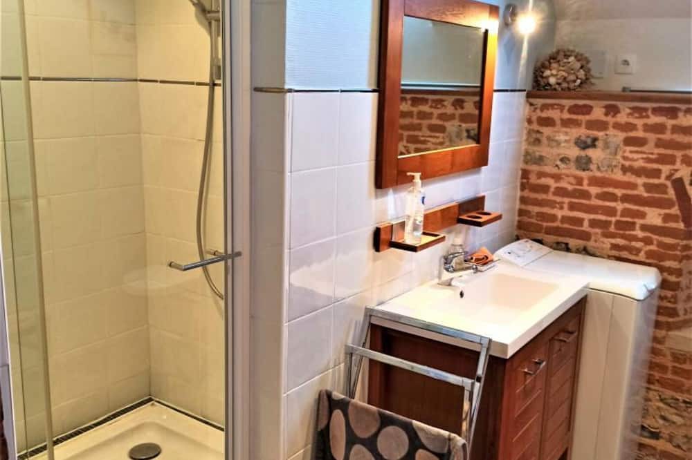 Photo of Bathroom in Benarville