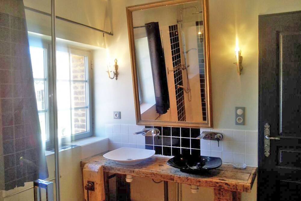 Photo of Bathroom in Ingouville