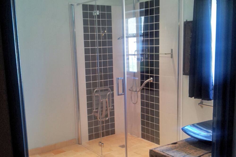Photo of Bathroom in Ingouville