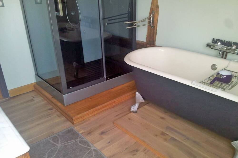 Photo of Bathroom in Ingouville