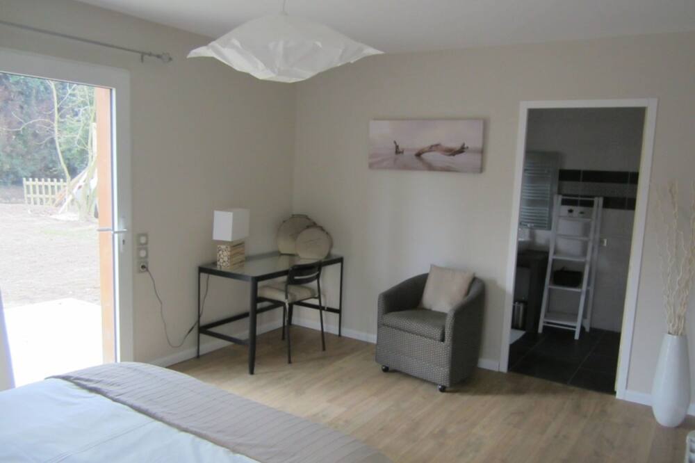 Photo of Bedroom in Houdetot