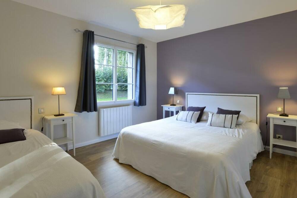 Photo of Bedroom in Houdetot