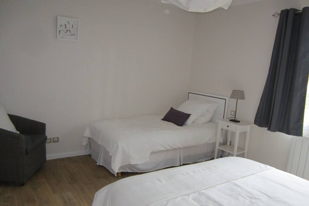Photo of Bedroom in Houdetot