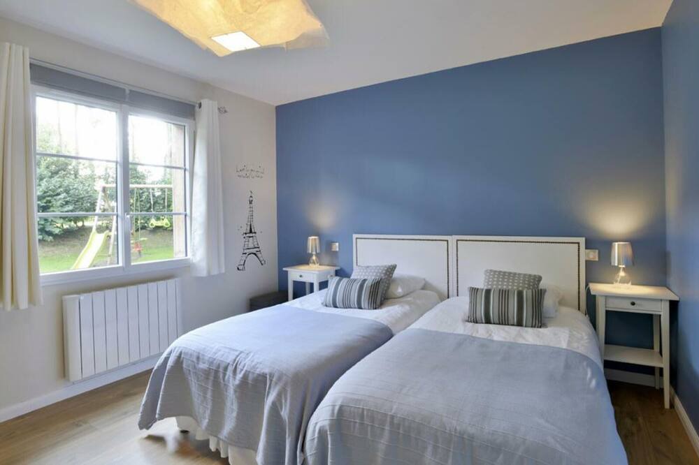 Photo of Bedroom in Houdetot