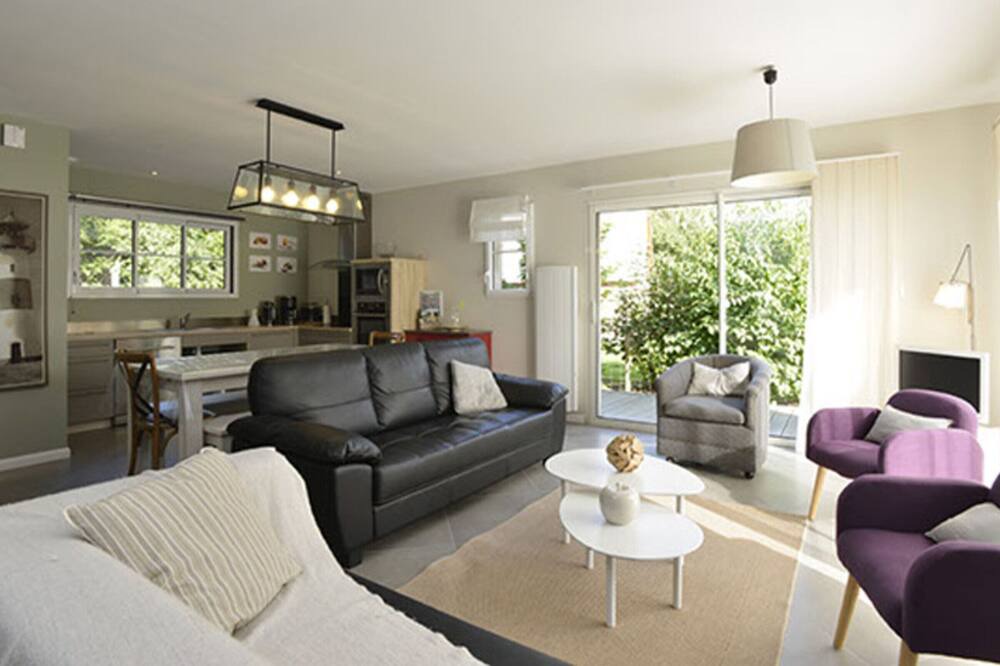 Photo of Livingroom in Houdetot