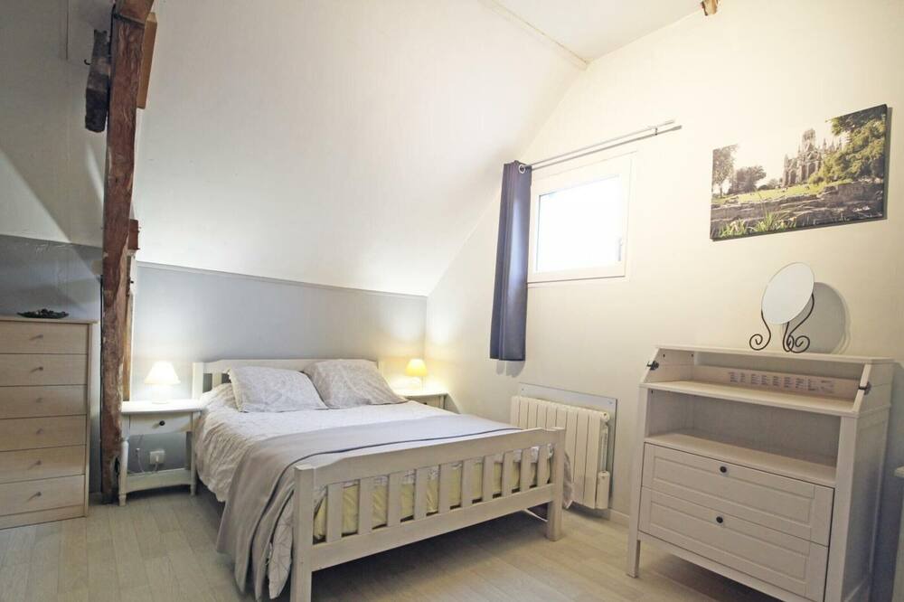 Photo of Bedroom in Avesnes-en-Bray