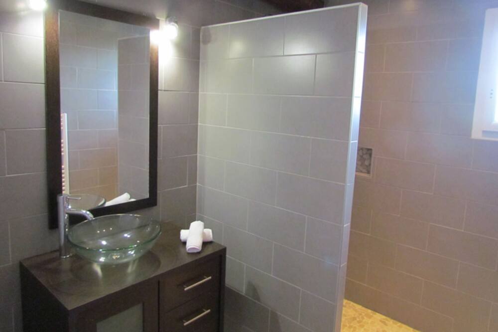 Photo of Bathroom in Blosseville